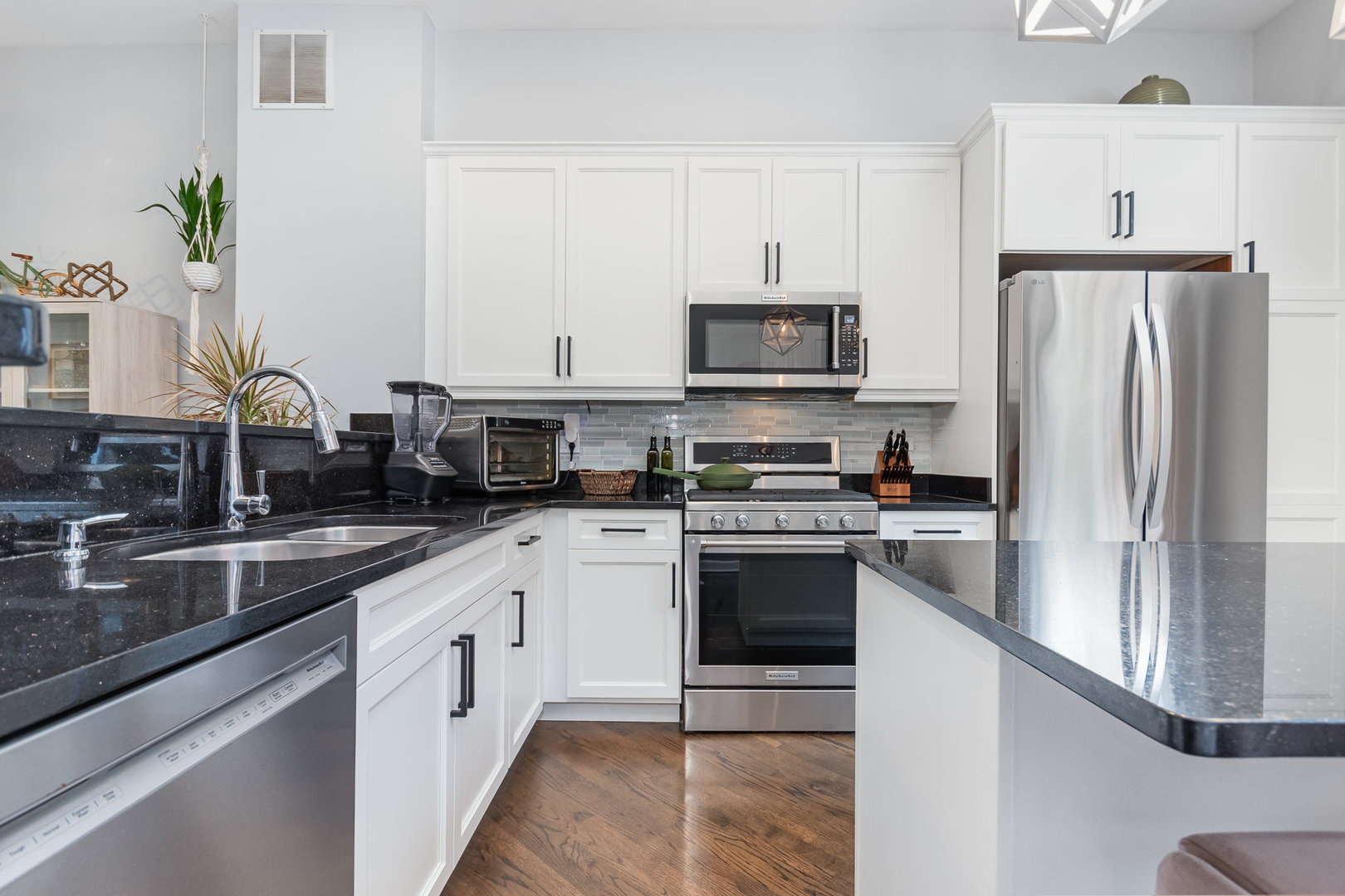 1058 W Fry Street, Chicago, IL 60642