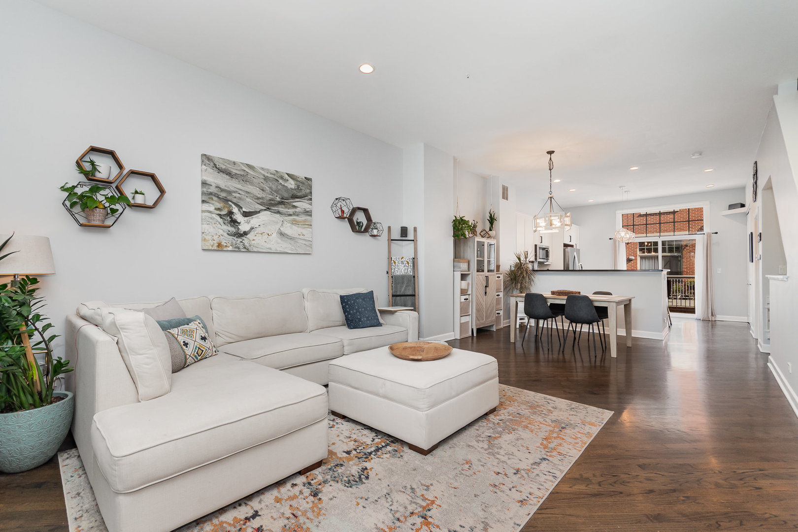 1058 W Fry Street, Chicago, IL 60642