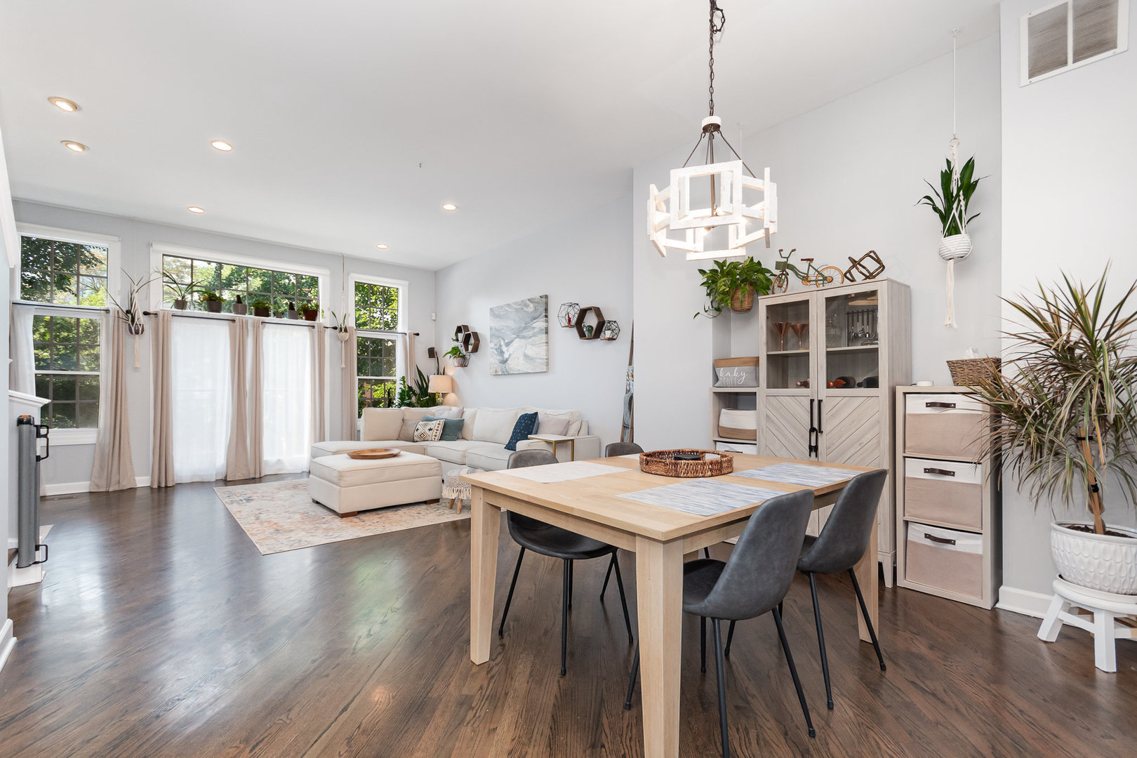 1058 W Fry Street, Chicago, IL 60642
