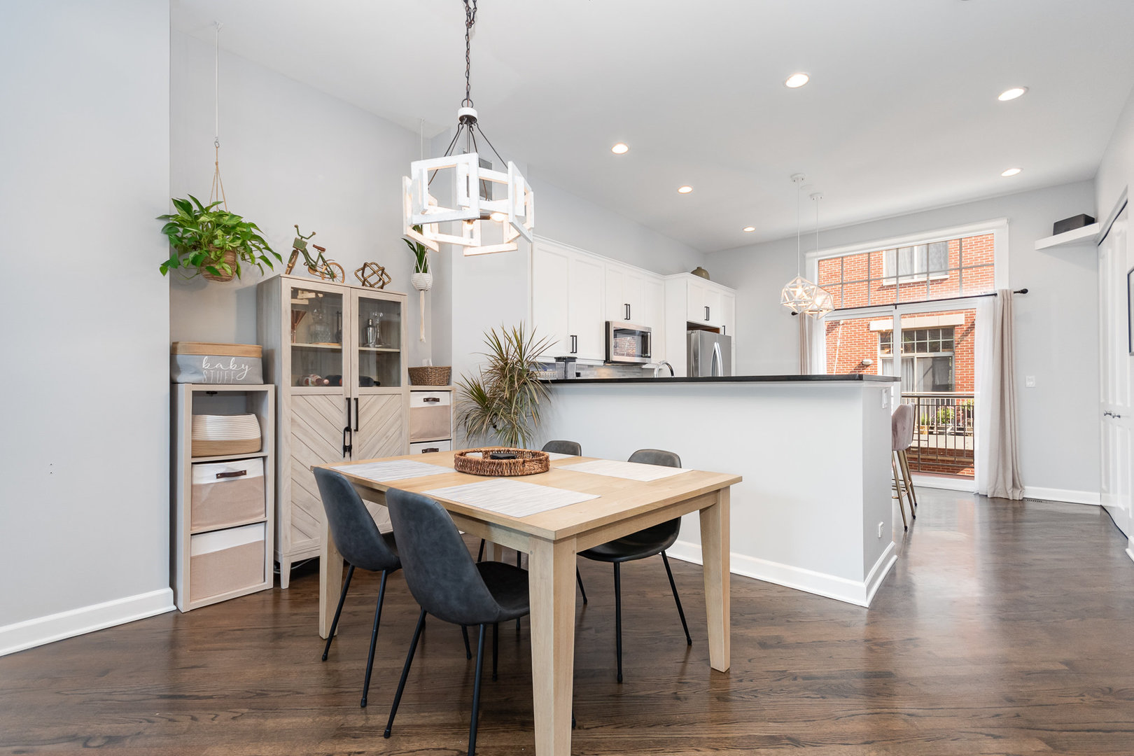 1058 W Fry Street, Chicago, IL 60642