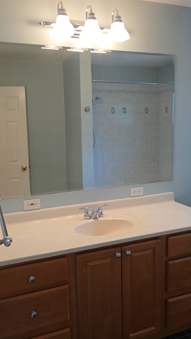 242 Holmes Avenue, Clarendon Hills, IL 60514