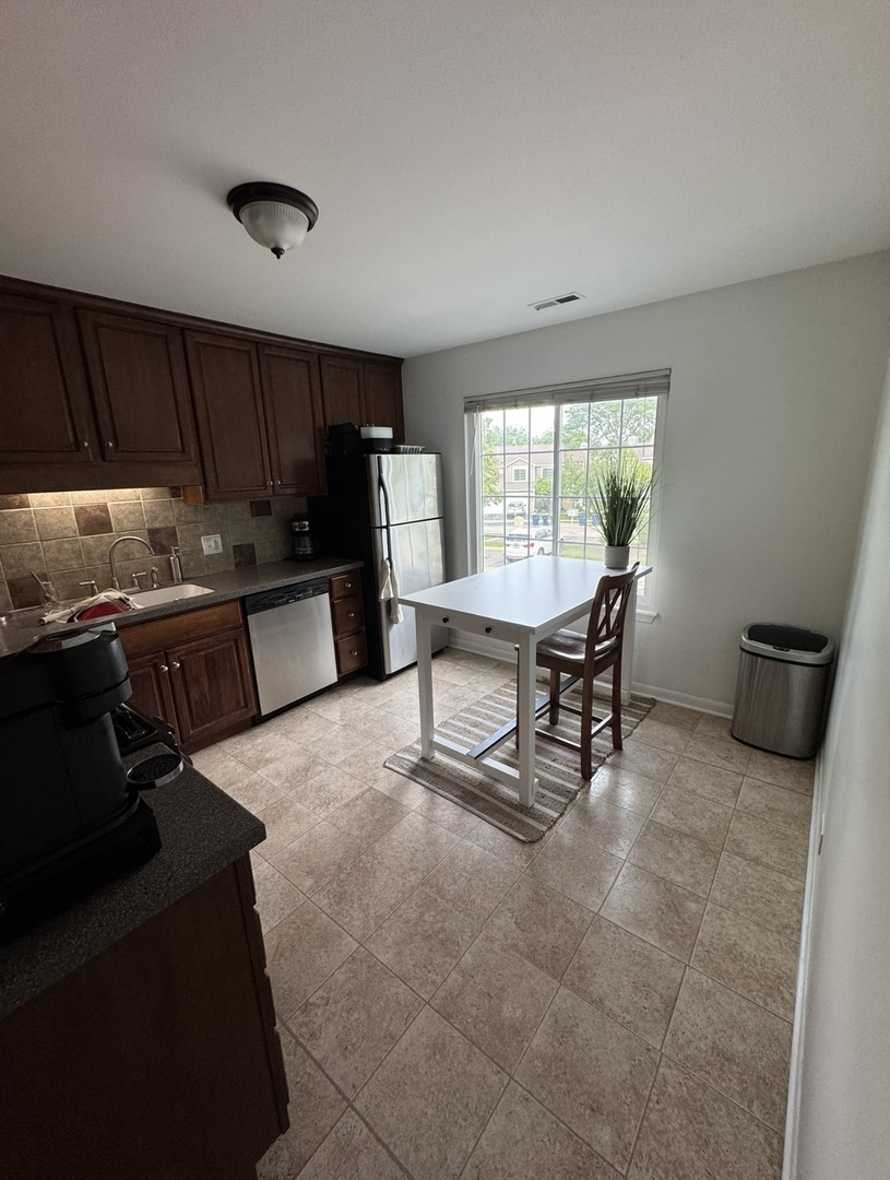 974 Mallard Circle #974, Schaumburg, IL 60193