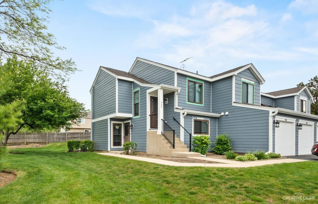 974 Mallard Circle #974, Schaumburg, IL 60193