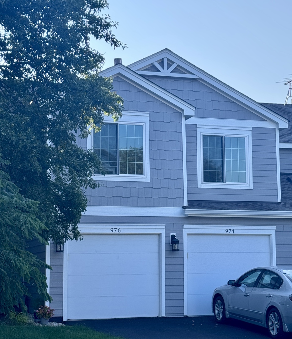 974 Mallard Circle #974, Schaumburg, IL 60193