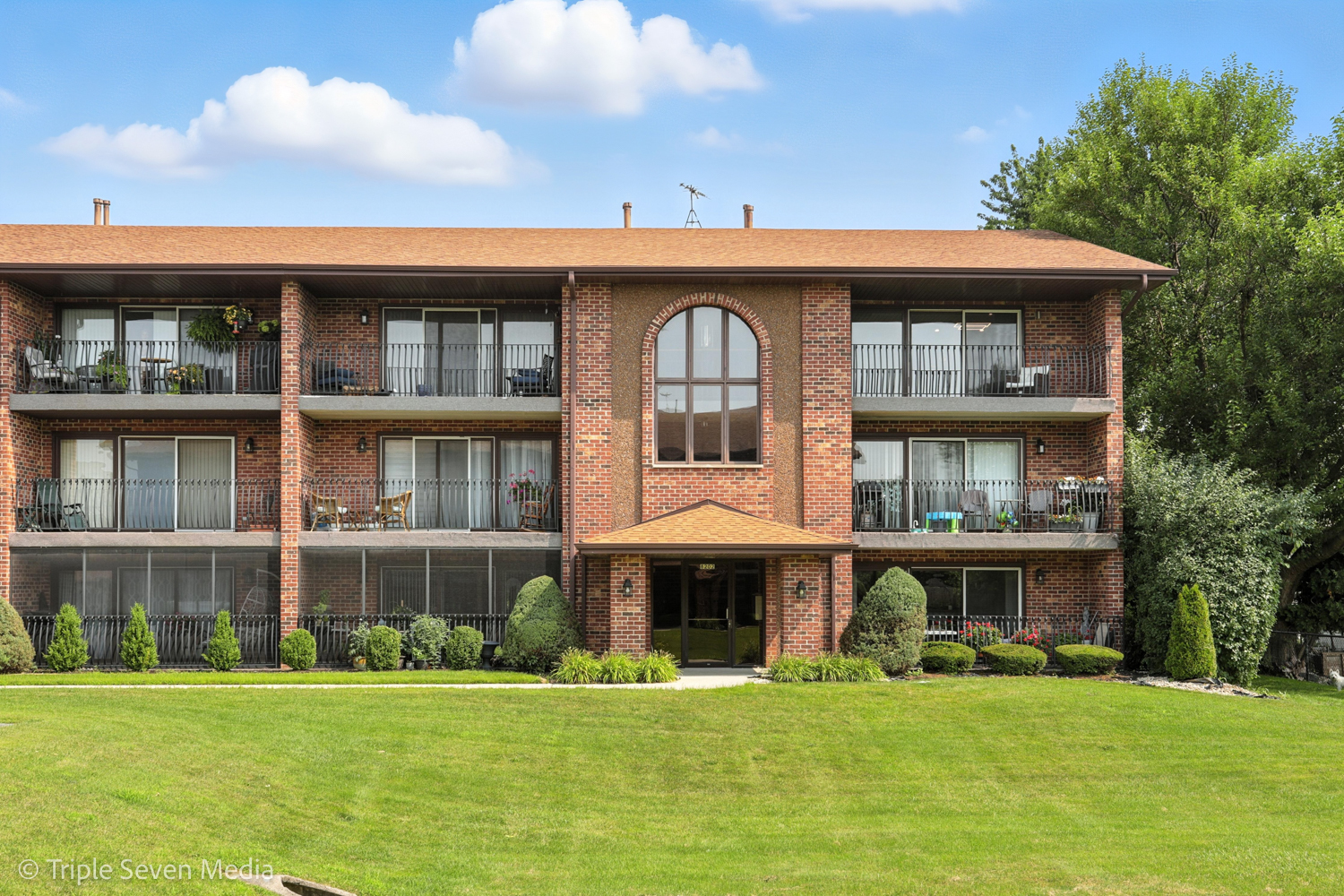 8202 Millstone Drive #3A, Palos Hills, IL 60465