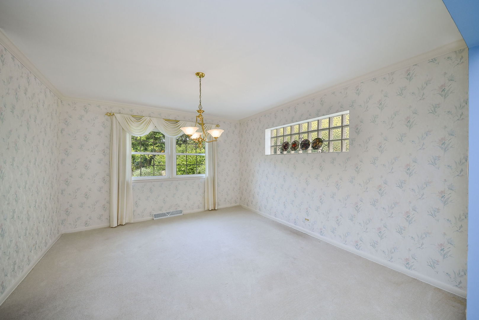 1344 S Main Street, Wheaton, IL 60189