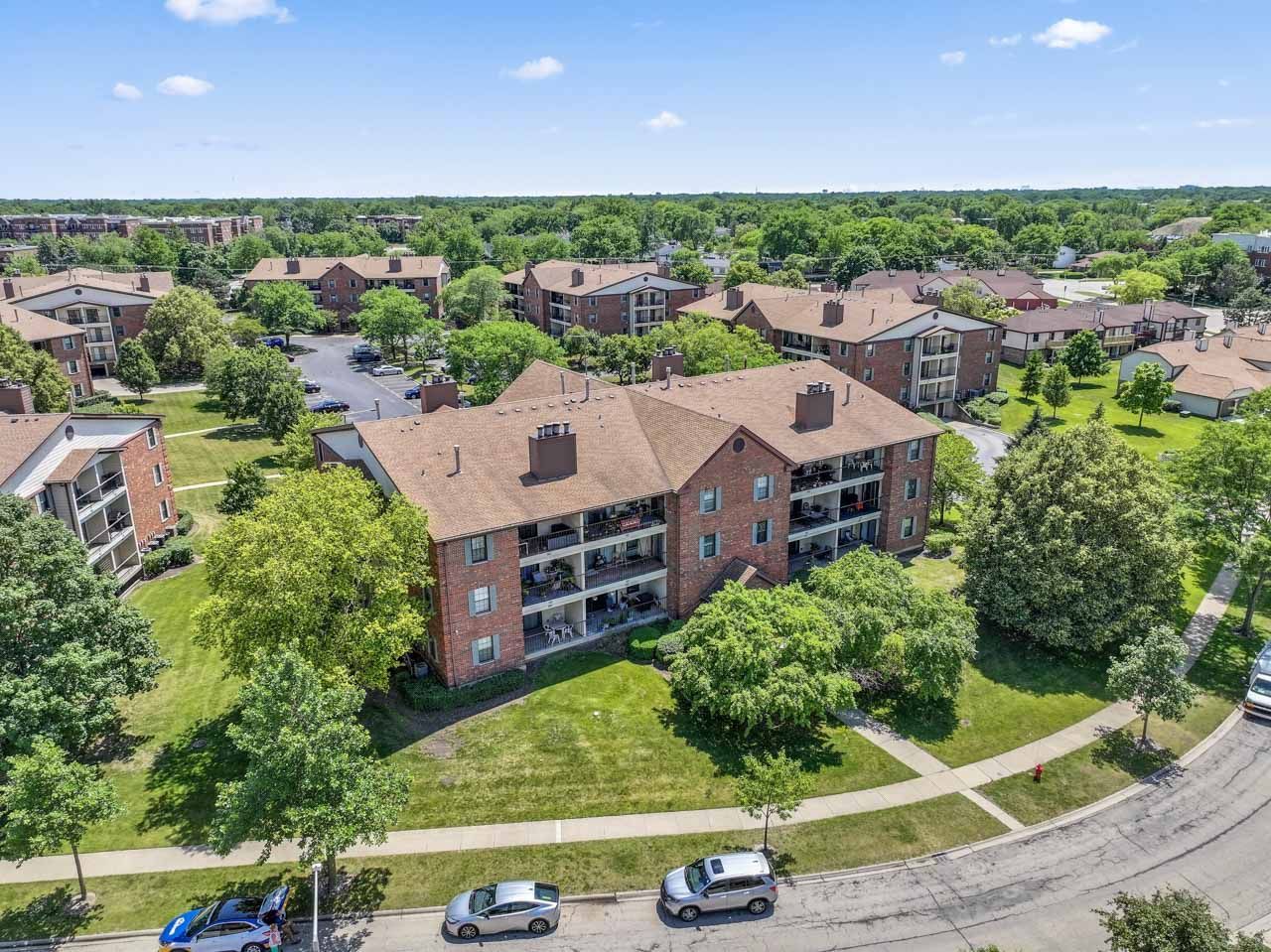 671 Hapsfield Lane #105, Buffalo Grove, IL 60089