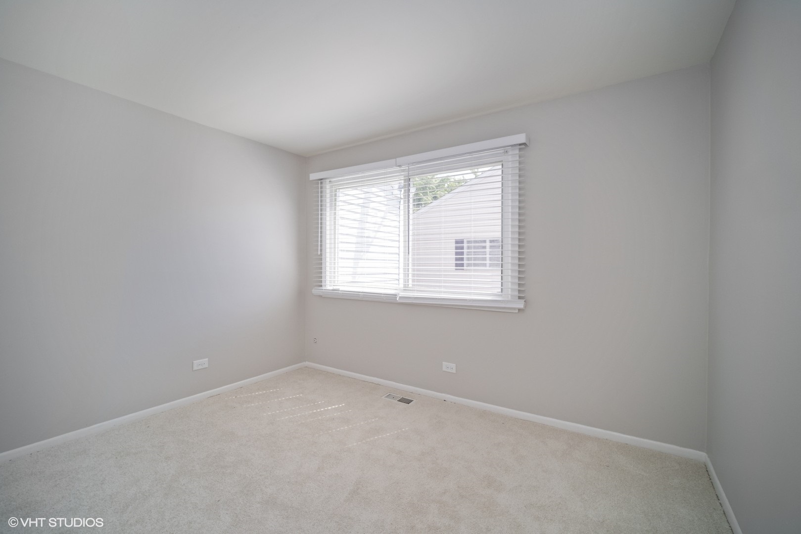 1884 JAMESTOWN Circle, Hoffman Estates, IL 60169