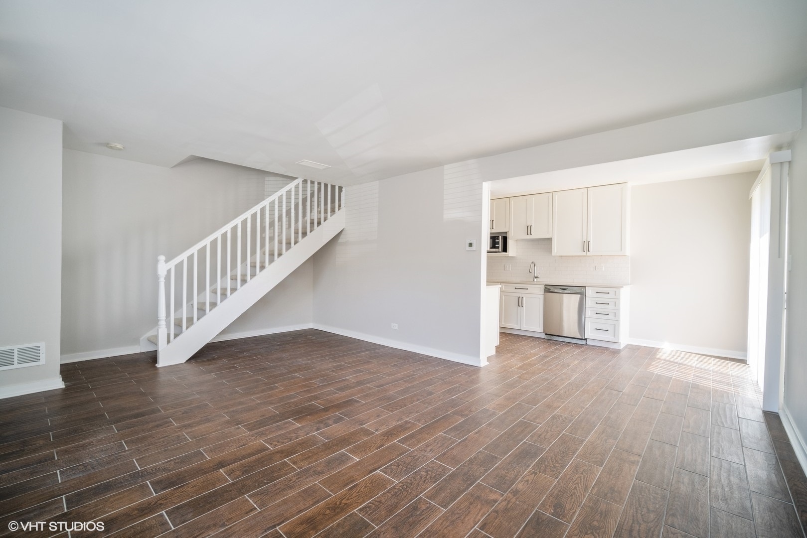 1884 JAMESTOWN Circle, Hoffman Estates, IL 60169