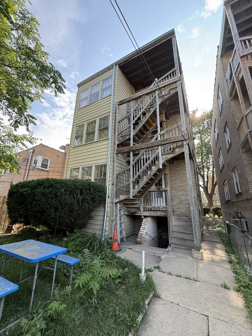 5709 N Spaulding Avenue, Chicago, IL 60659