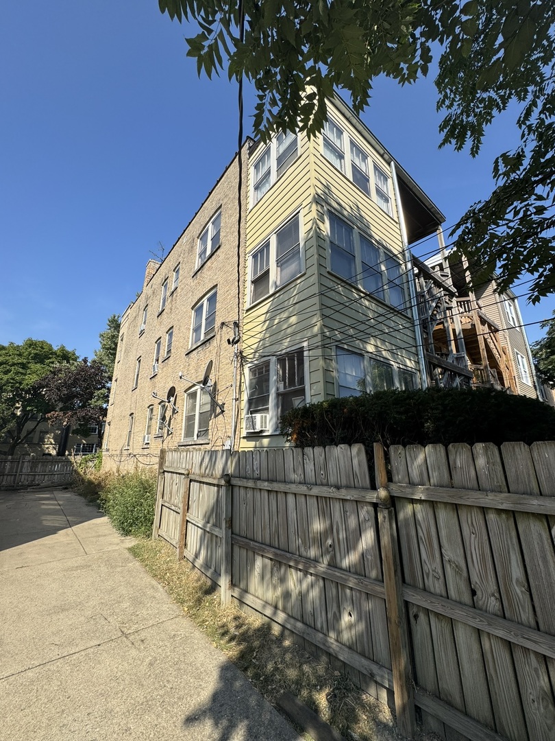 5709 N Spaulding Avenue, Chicago, IL 60659