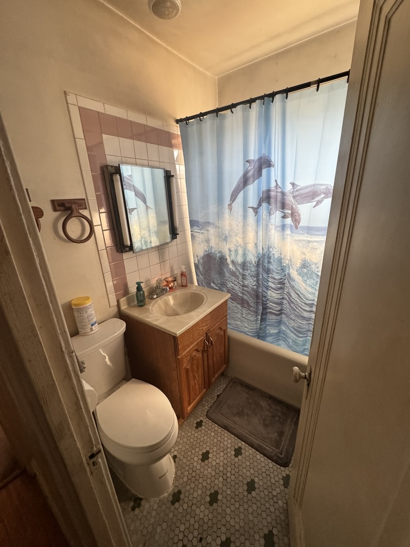 5709 N Spaulding Avenue, Chicago, IL 60659