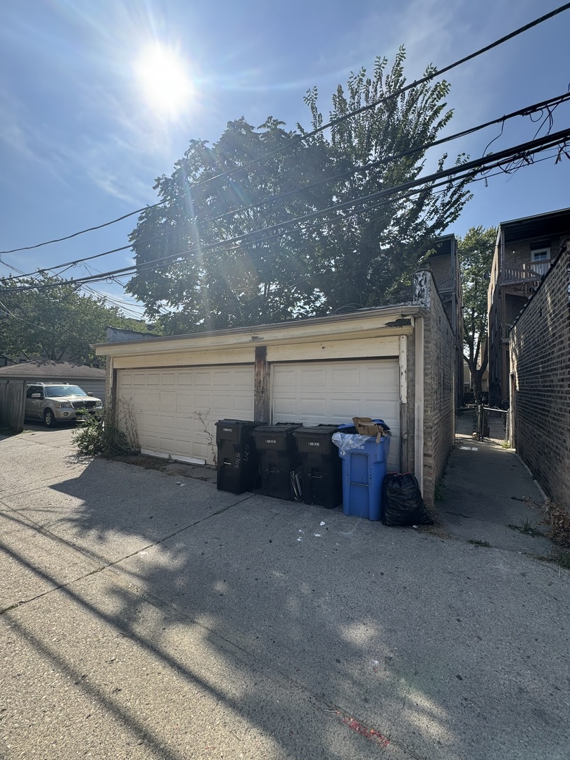 5709 N Spaulding Avenue, Chicago, IL 60659