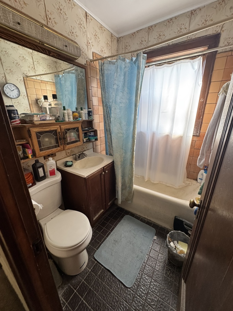 5709 N Spaulding Avenue, Chicago, IL 60659
