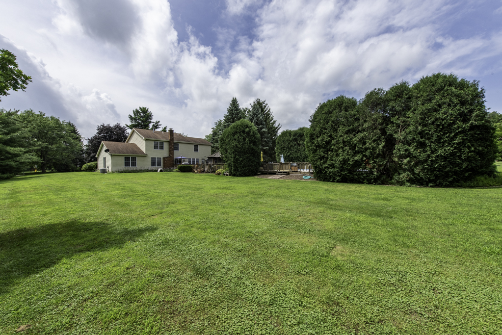 2102 W Hunters Lane, Spring Grove, IL 60081