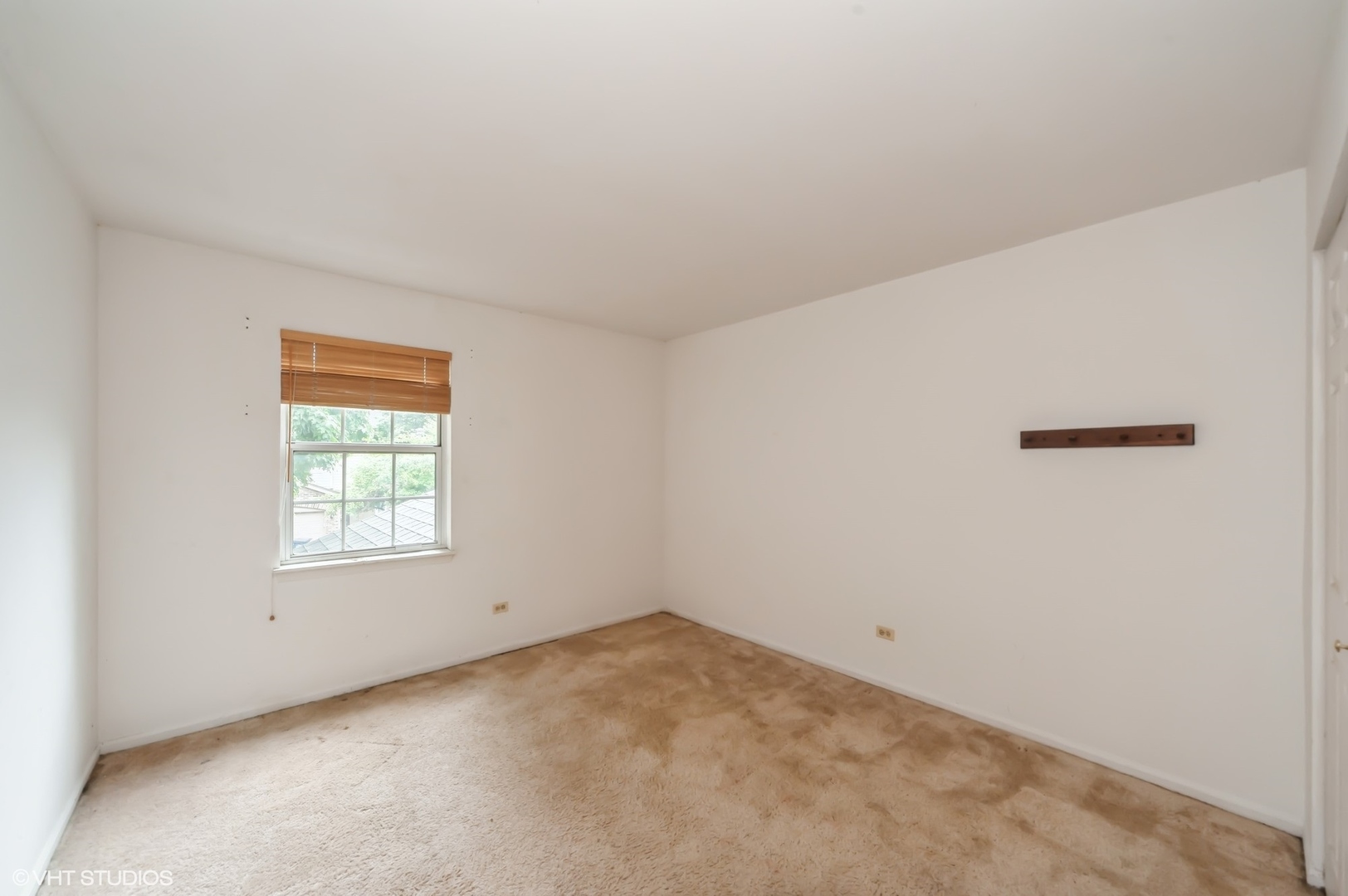 242 Wellington Circle, Gurnee, IL 60031