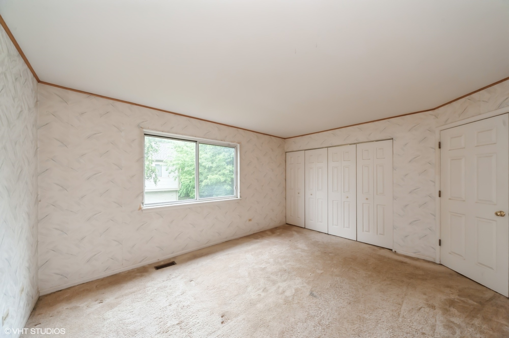 242 Wellington Circle, Gurnee, IL 60031