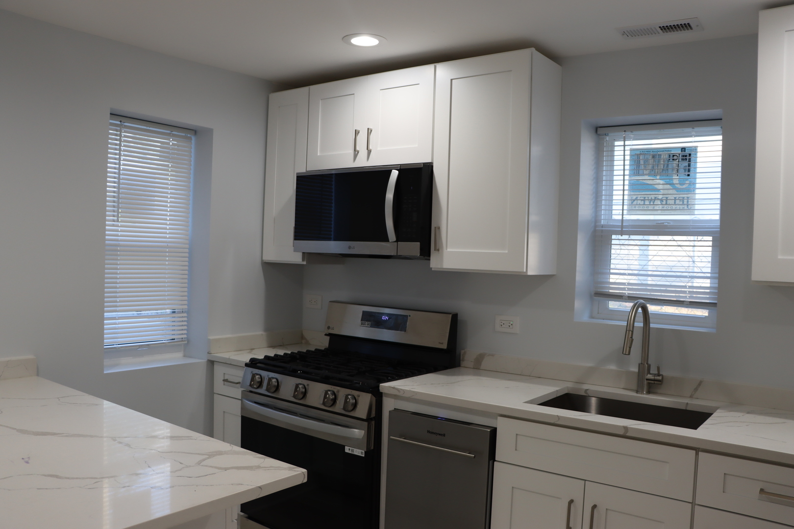 3331 N Drake Avenue, Chicago, IL 60618