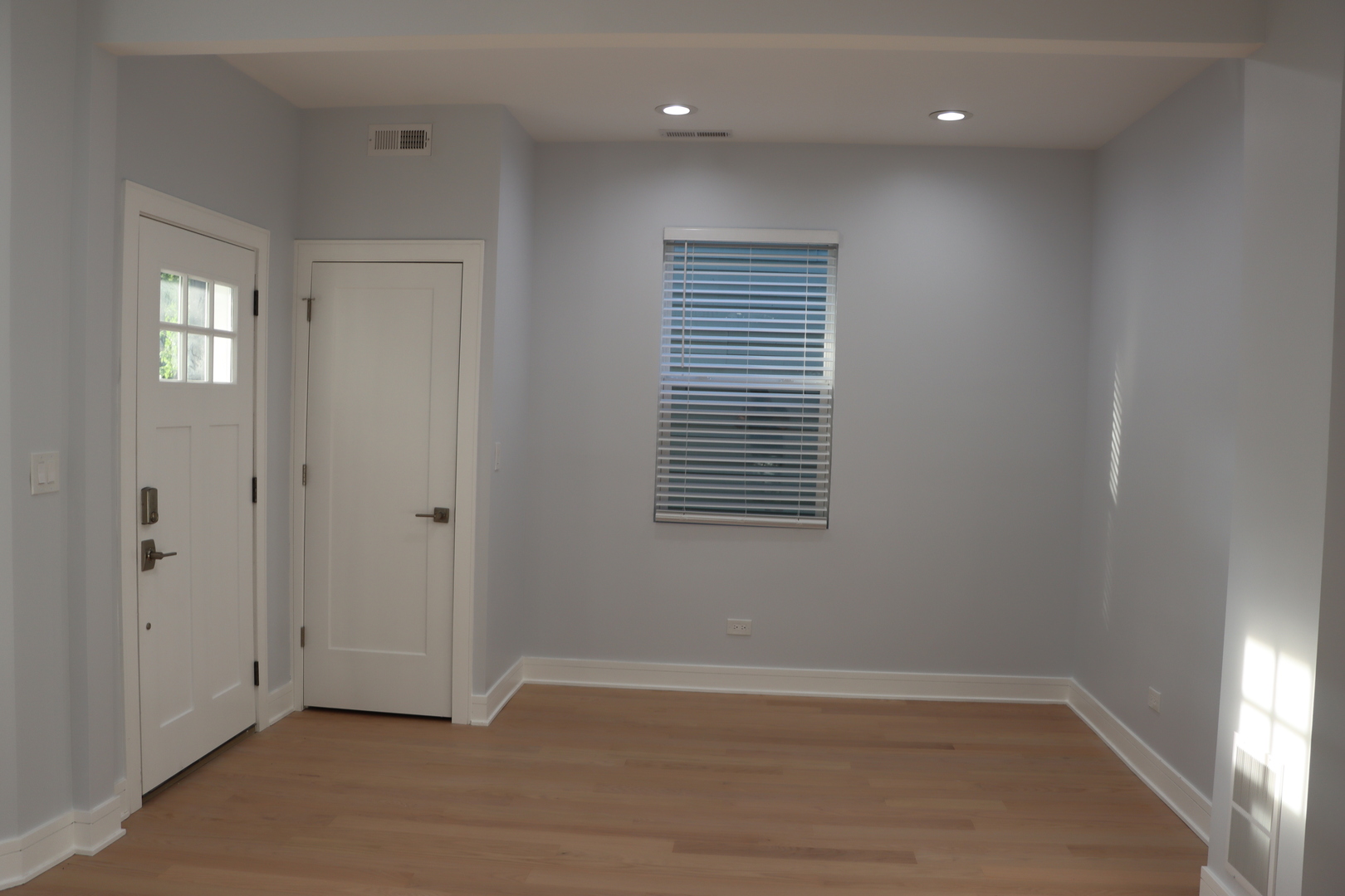3331 N Drake Avenue, Chicago, IL 60618