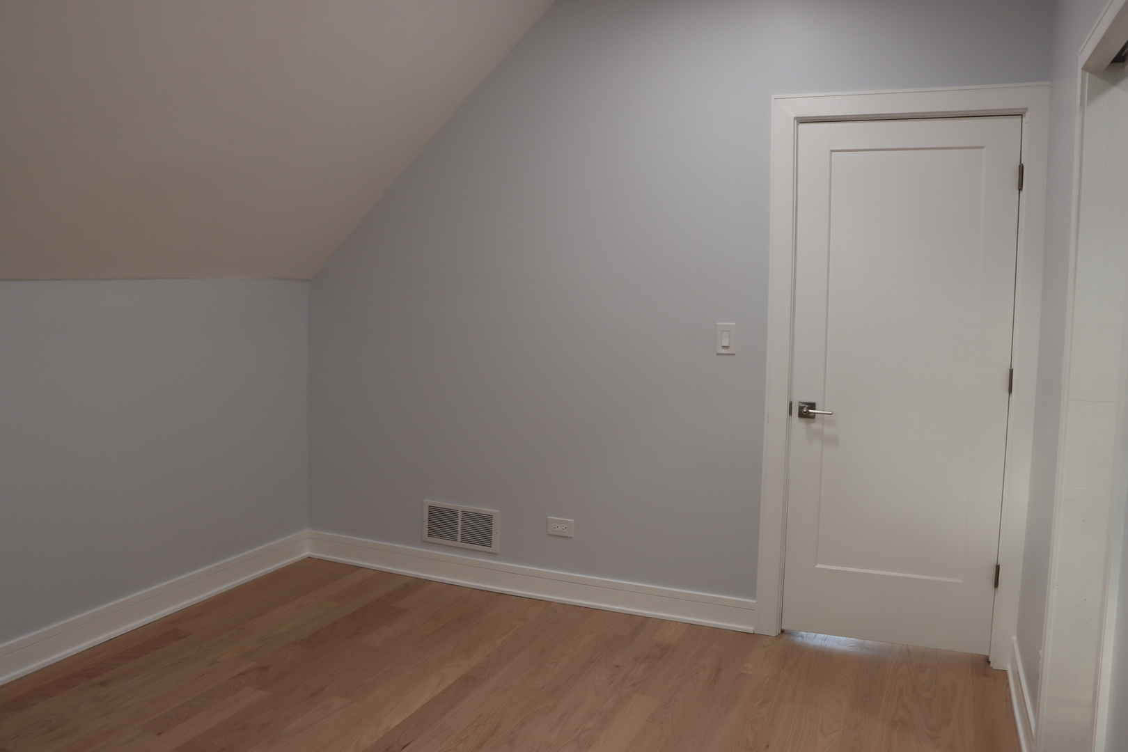 3331 N Drake Avenue, Chicago, IL 60618