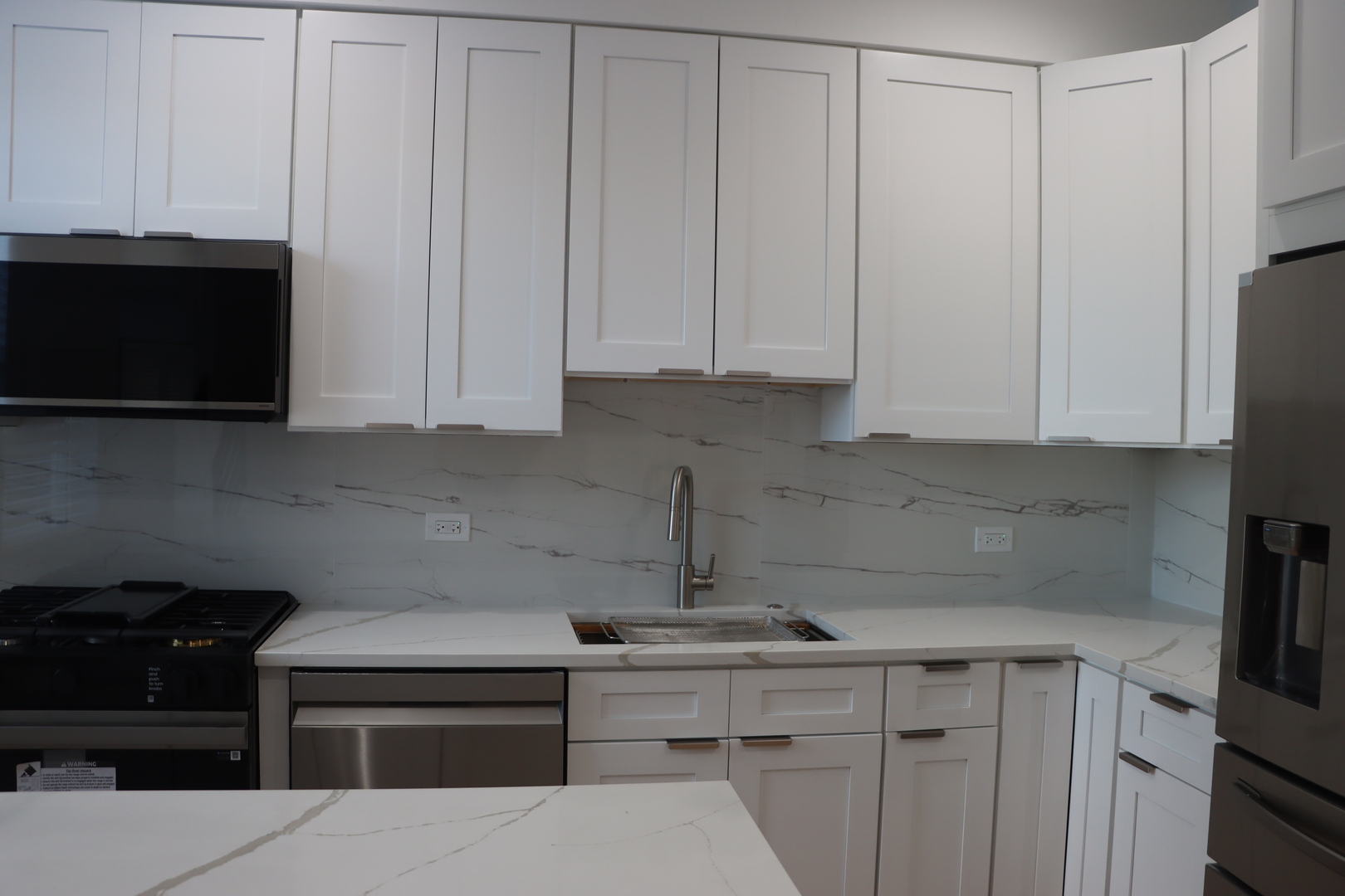 3331 N Drake Avenue, Chicago, IL 60618