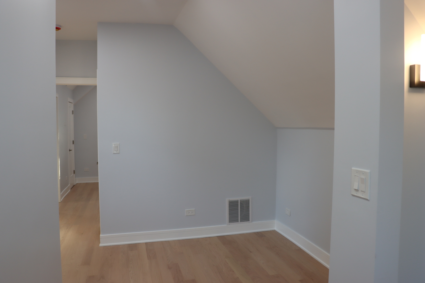 3331 N Drake Avenue, Chicago, IL 60618