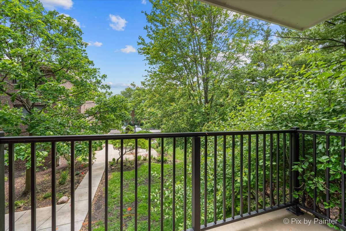 1220 S Lorraine Road #2H, Wheaton, IL 60189