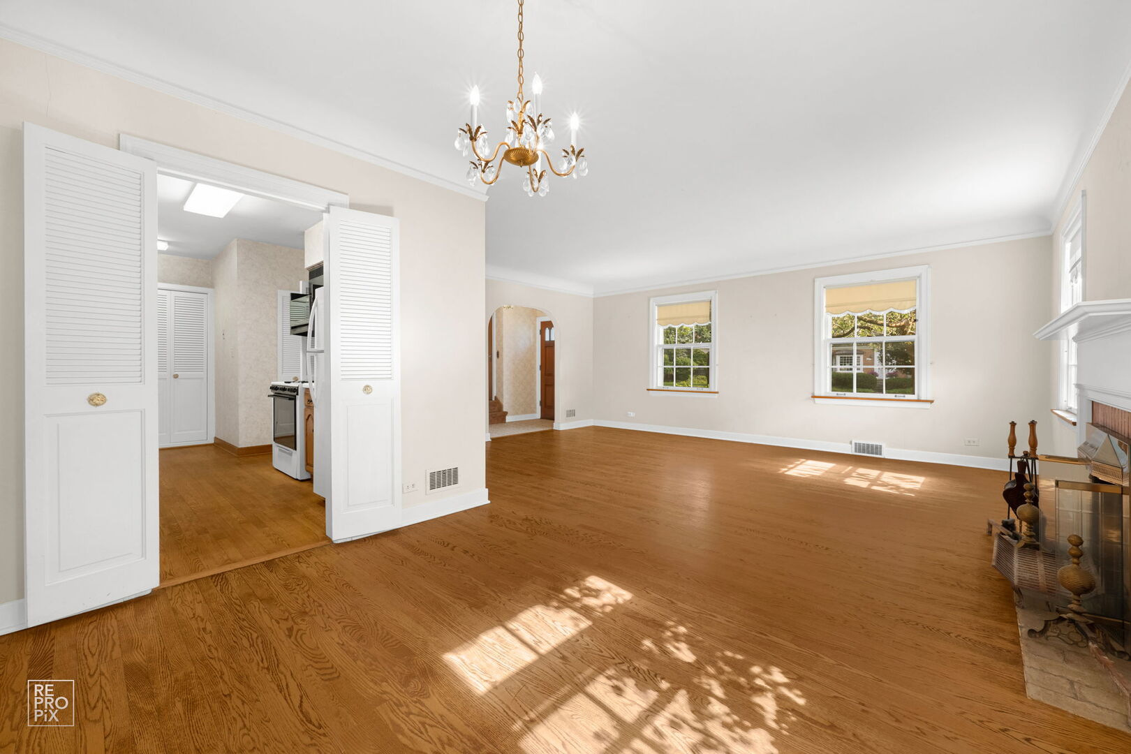6718 N Jean Avenue, Chicago, IL 60646