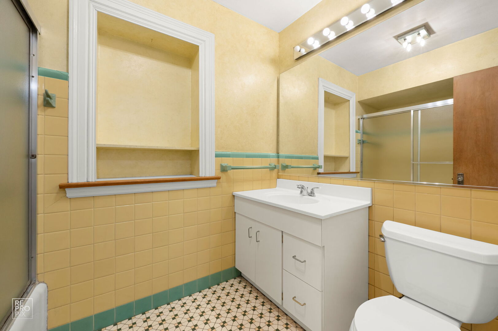 6718 N Jean Avenue, Chicago, IL 60646