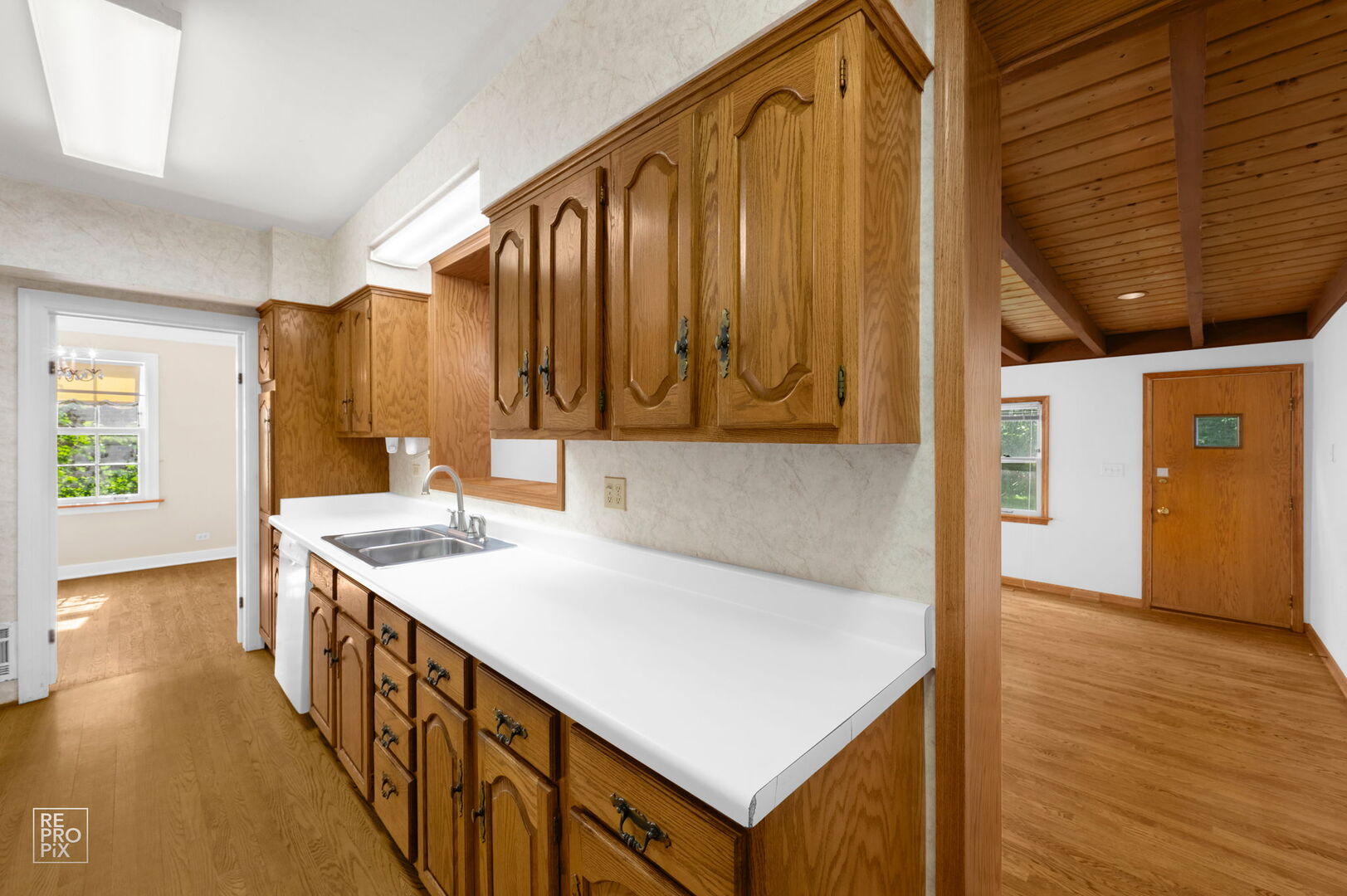 6718 N Jean Avenue, Chicago, IL 60646