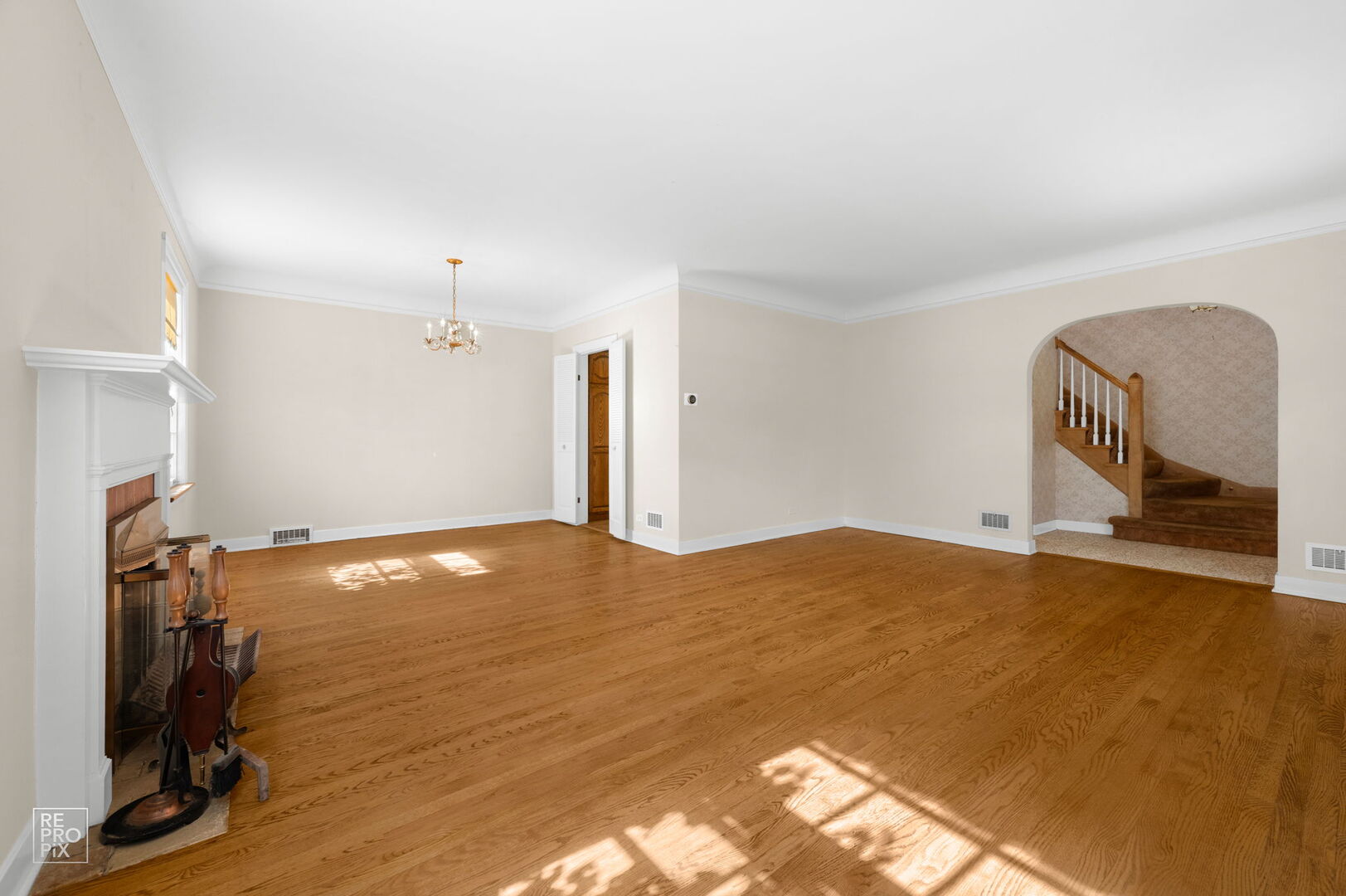 6718 N Jean Avenue, Chicago, IL 60646