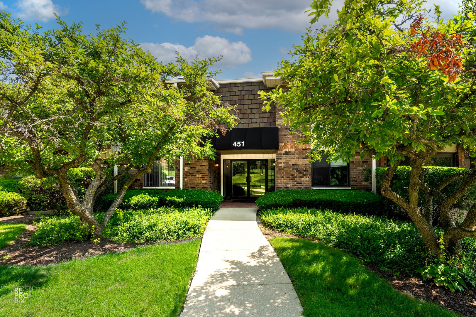451 Raintree Court #1C, Glen Ellyn, IL 60137