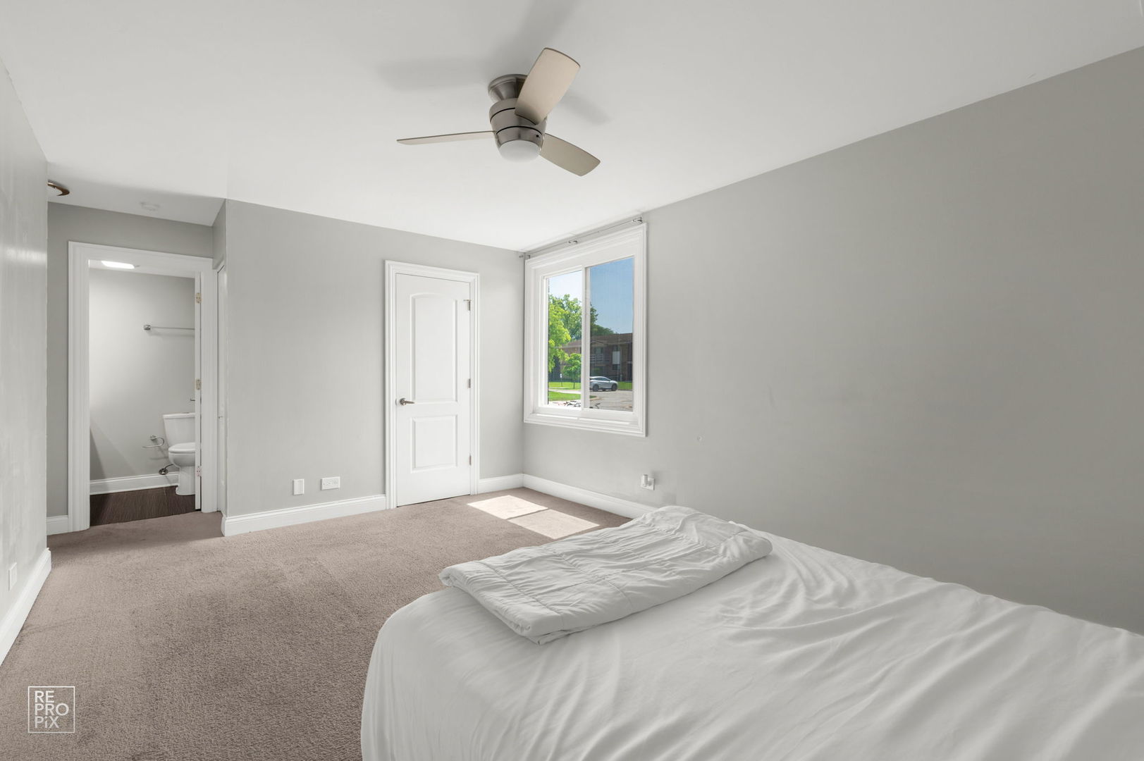 451 Raintree Court #1C, Glen Ellyn, IL 60137