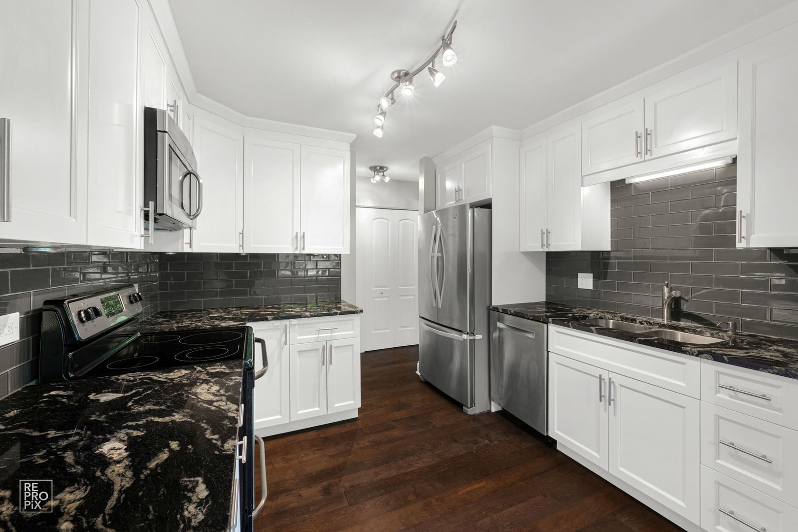 451 Raintree Court #1C, Glen Ellyn, IL 60137