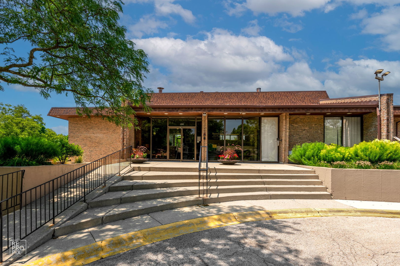 451 Raintree Court #1C, Glen Ellyn, IL 60137