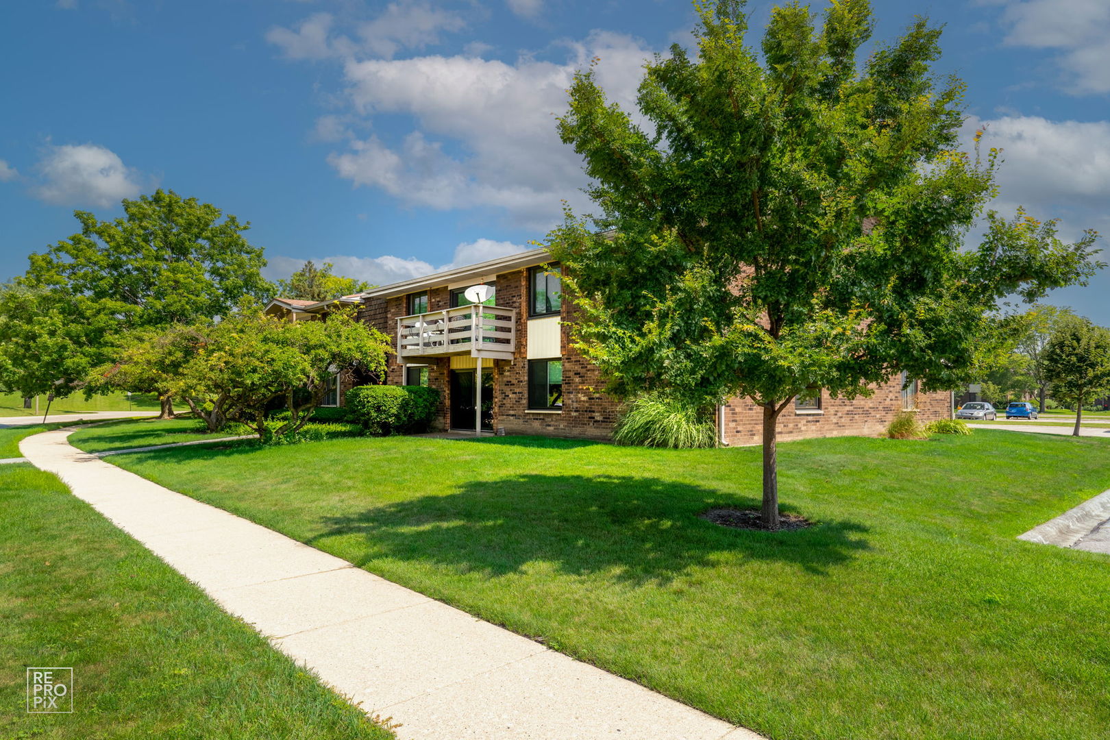 451 Raintree Court #1C, Glen Ellyn, IL 60137