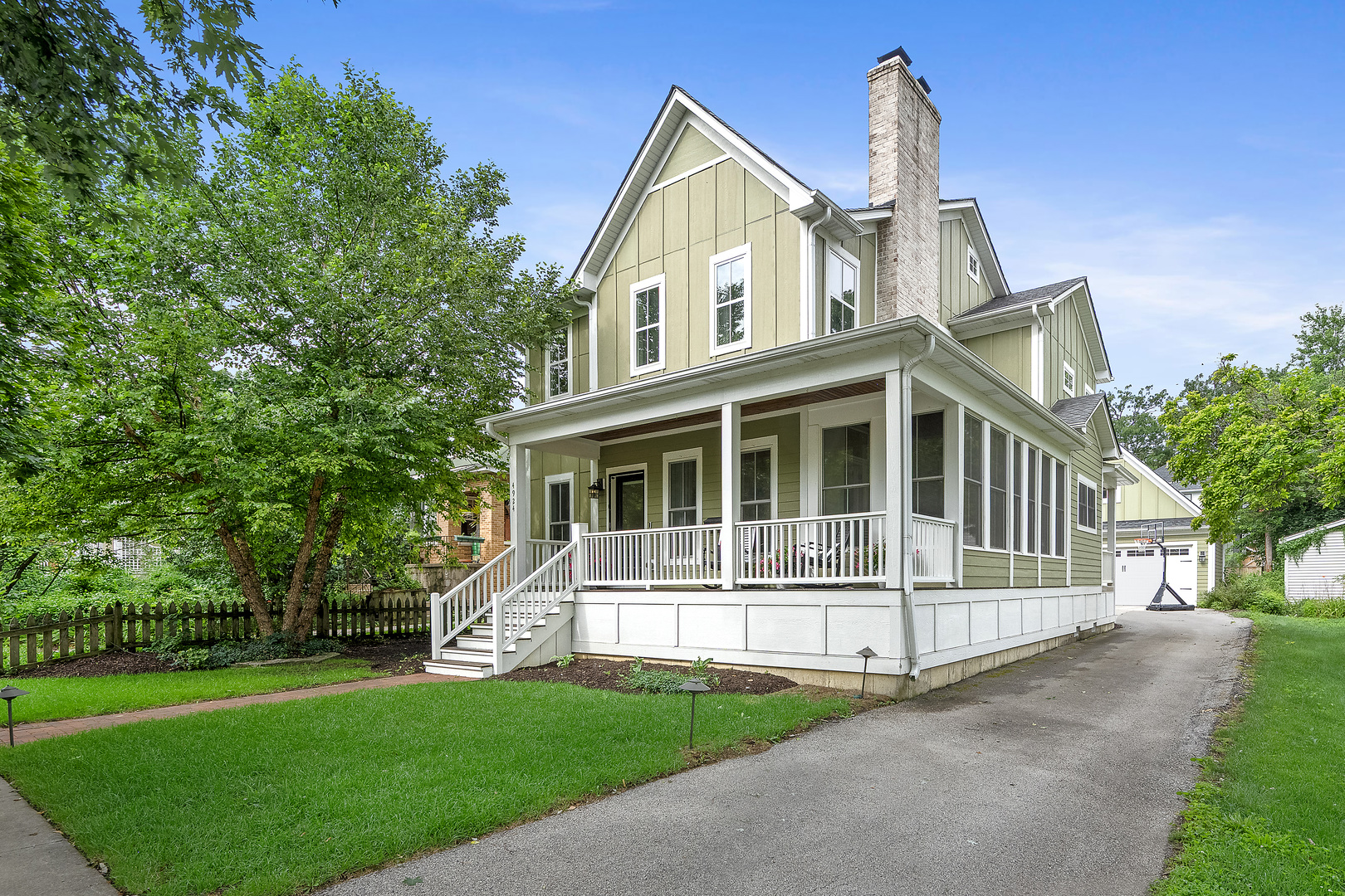 4924 Linscott Avenue, Downers Grove, IL 60515