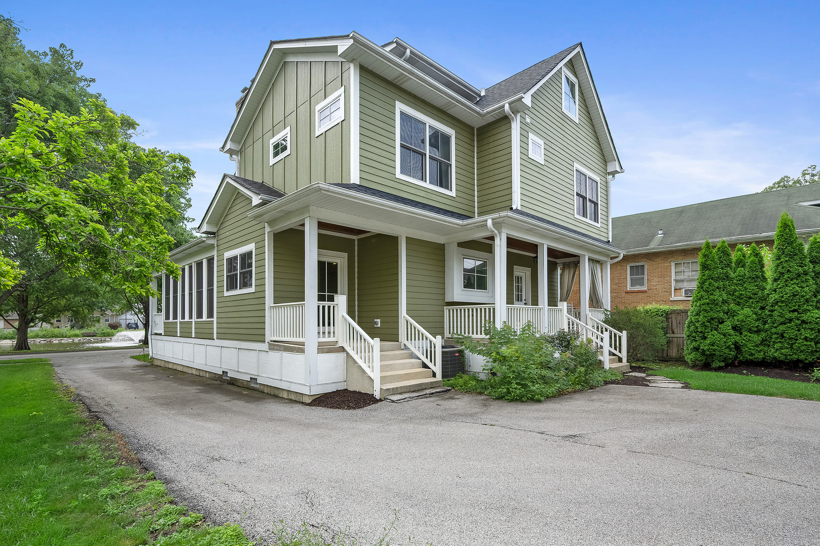 4924 Linscott Avenue, Downers Grove, IL 60515
