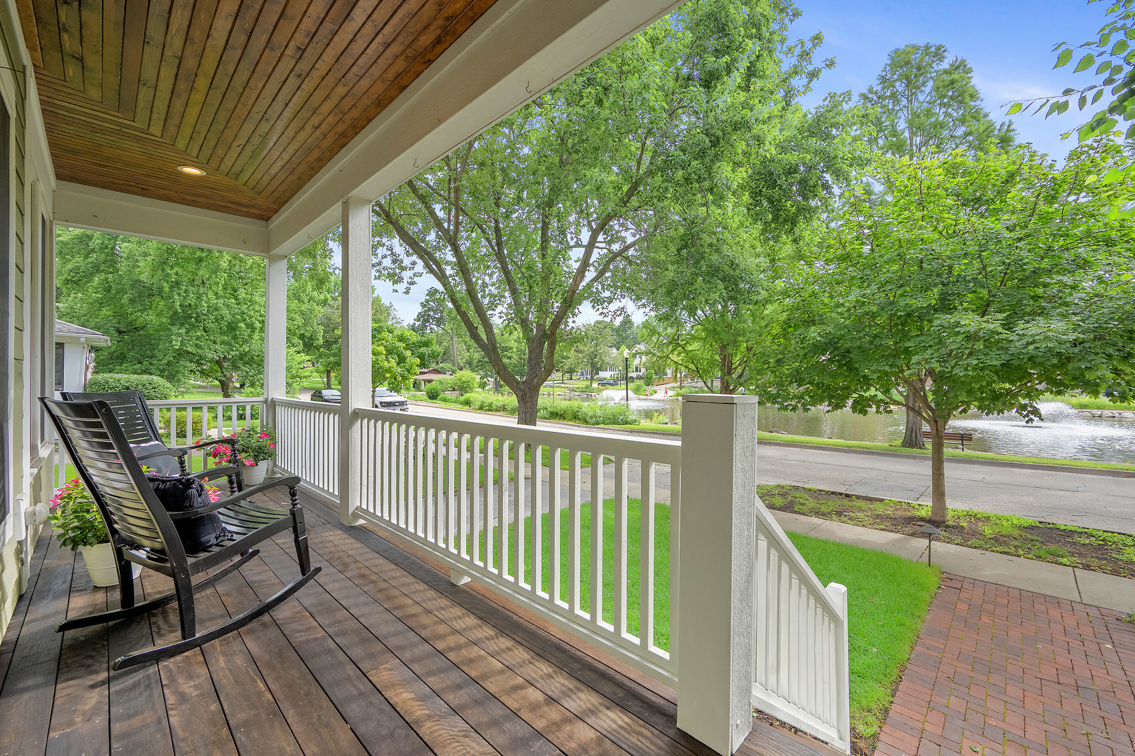 4924 Linscott Avenue, Downers Grove, IL 60515