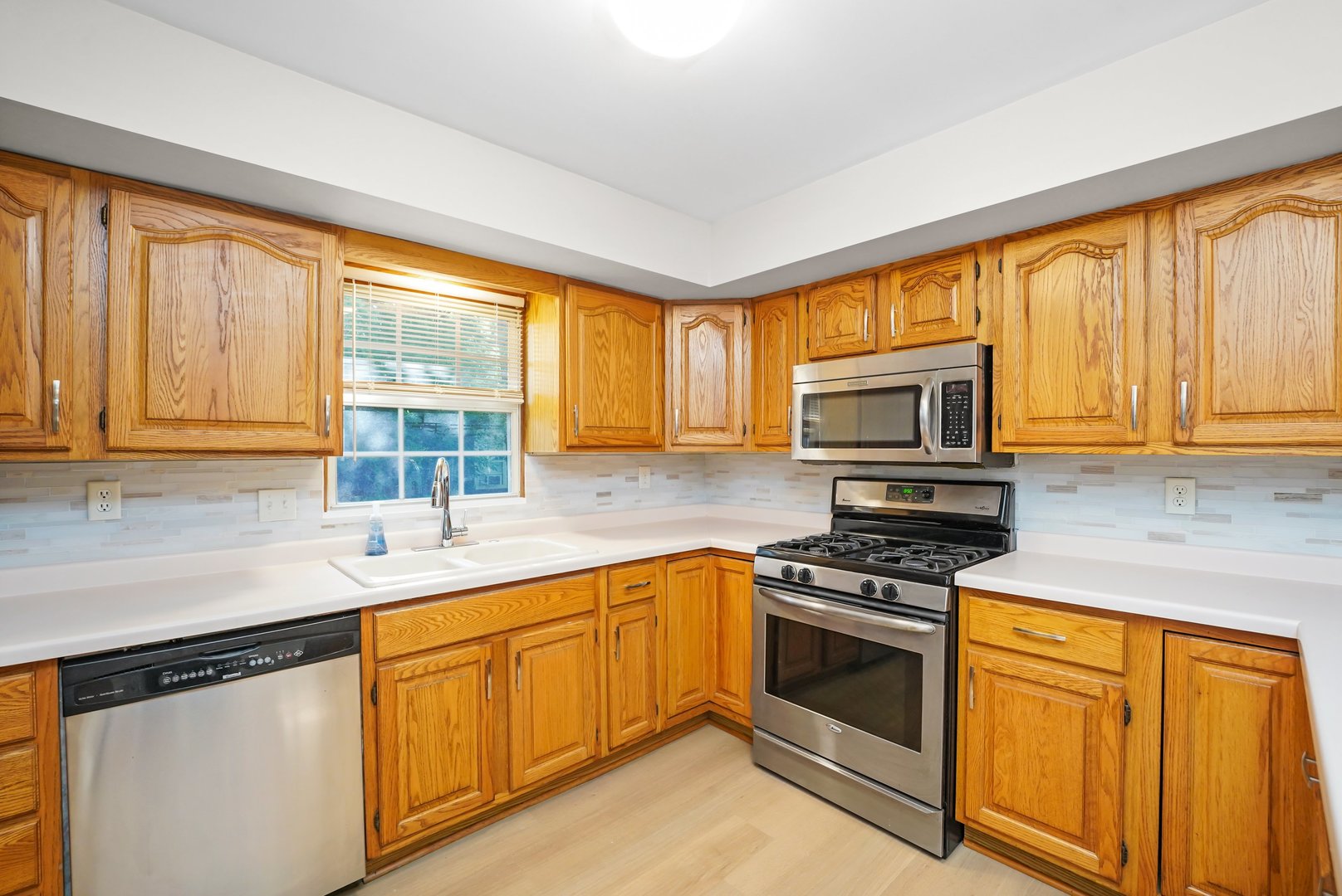 28608 W Parkview Drive, Island Lake, IL 60042