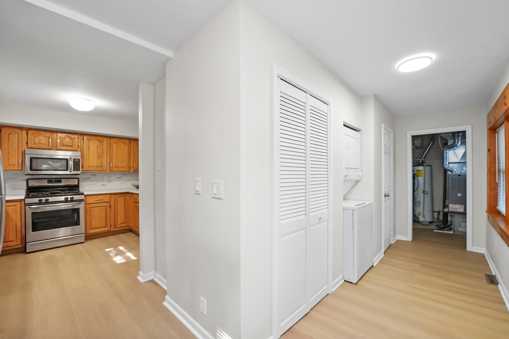 28608 W Parkview Drive, Island Lake, IL 60042
