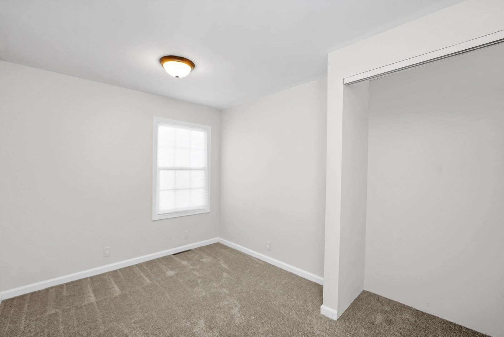 28608 W Parkview Drive, Island Lake, IL 60042