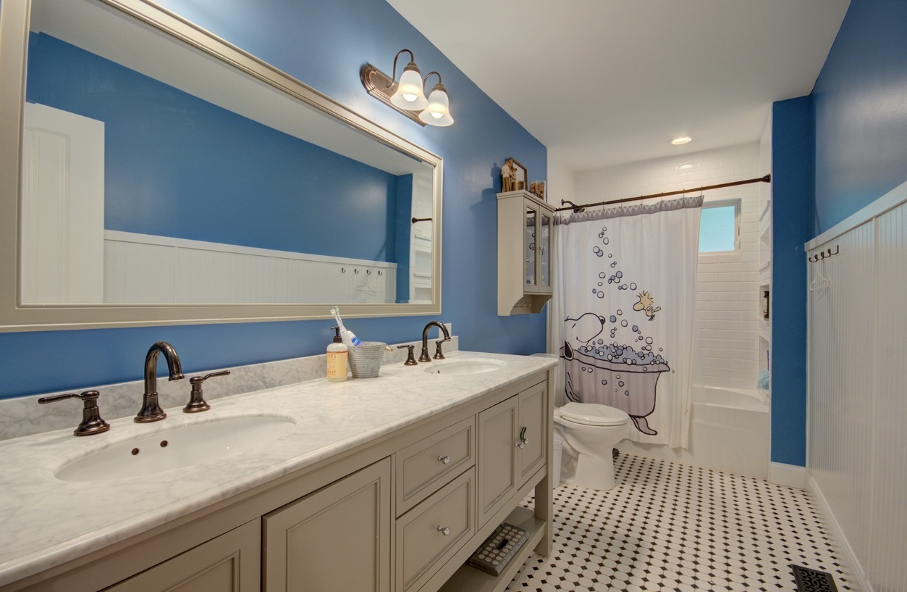 712 Stonebridge Road, Frankfort, IL 60423