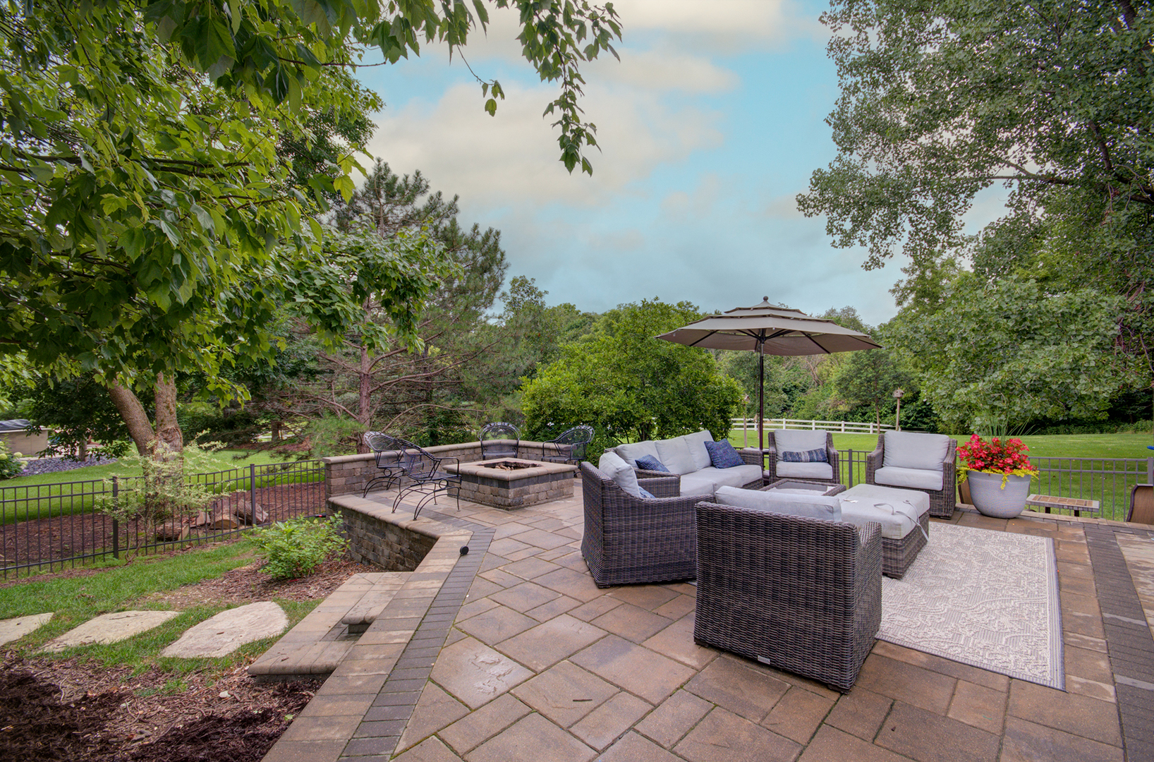 712 Stonebridge Road, Frankfort, IL 60423