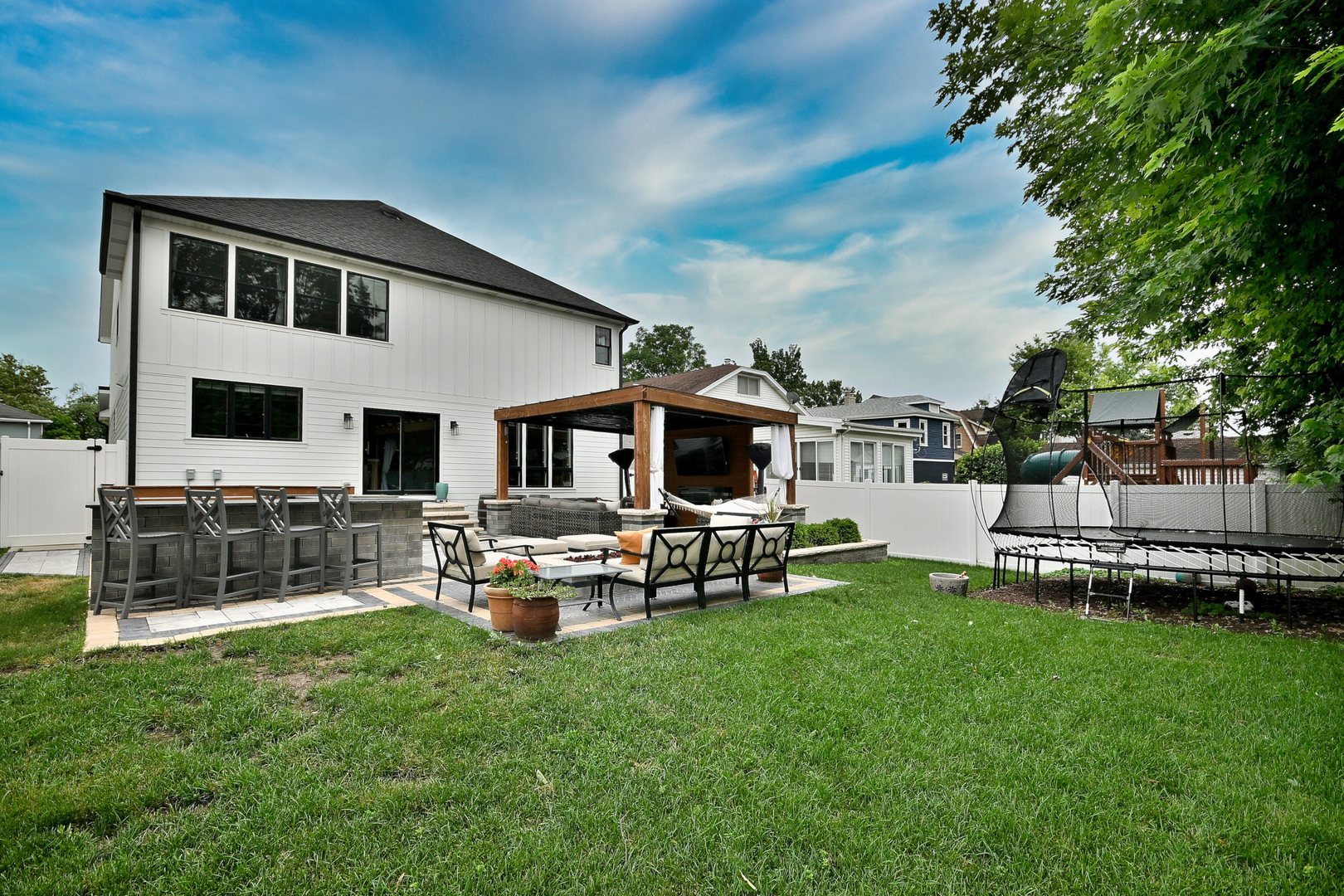 662 S Parkside Avenue, Elmhurst, IL 60126