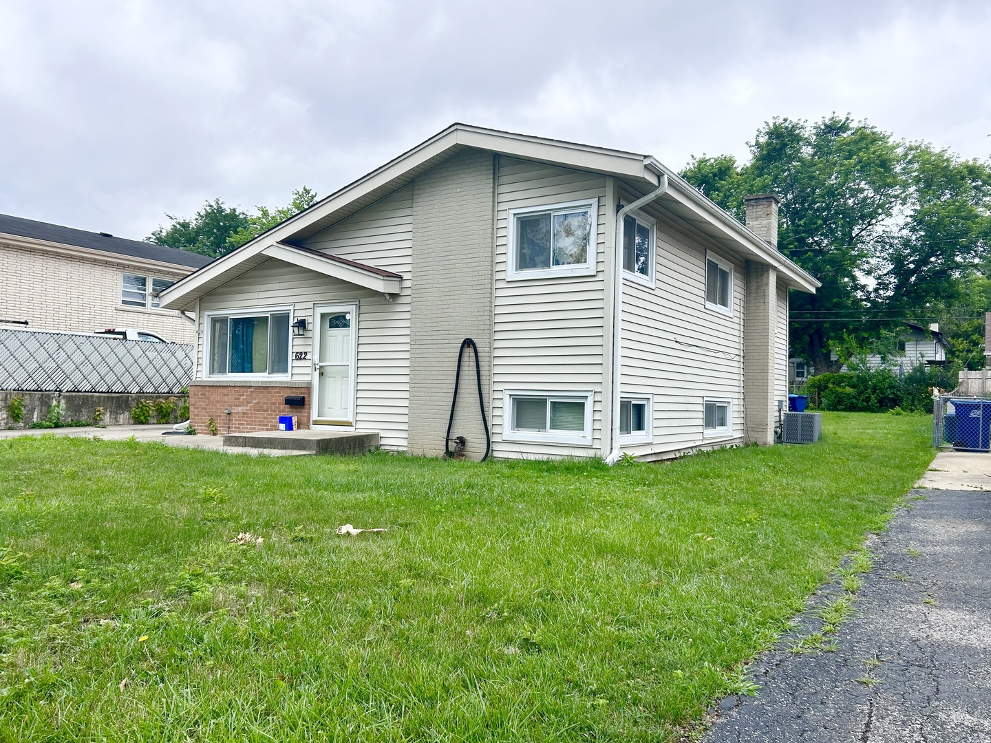 622 N Wisconsin Avenue, Villa Park, IL 60181