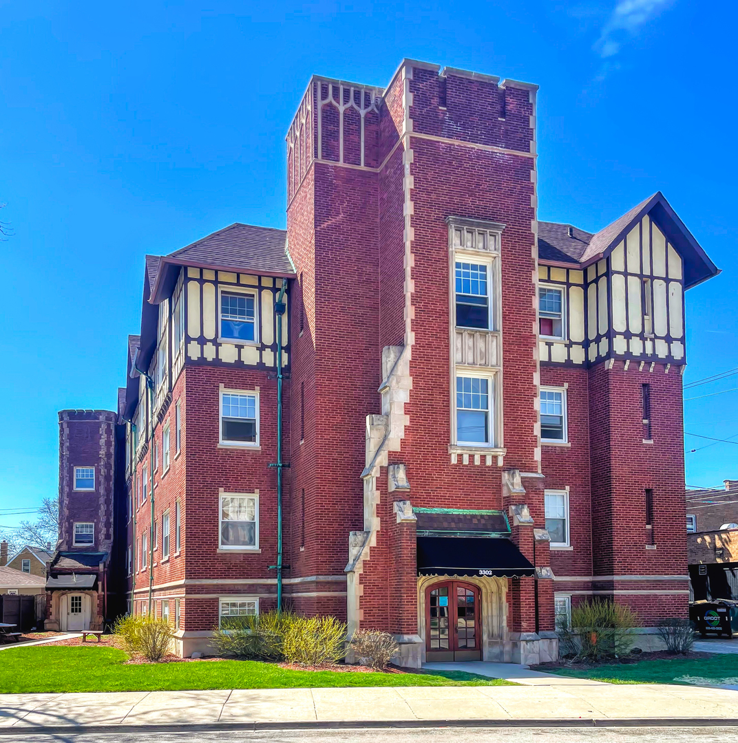 3302 Kenilworth Avenue #104, Berwyn, IL 60402
