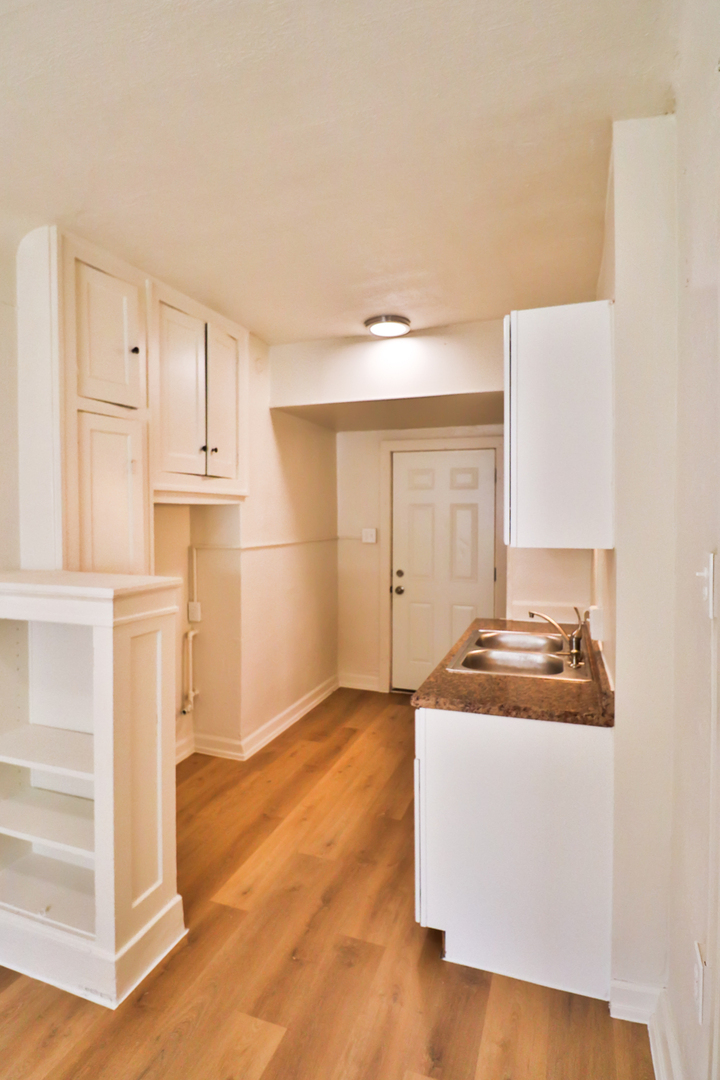 3302 Kenilworth Avenue #104, Berwyn, IL 60402