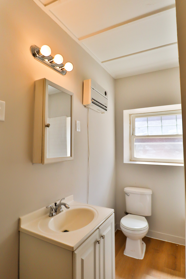 3302 Kenilworth Avenue #104, Berwyn, IL 60402
