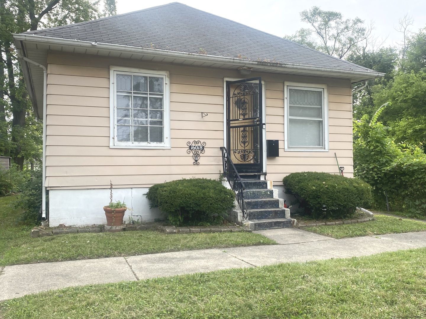 16018 Loomis Avenue, Harvey, IL 60426